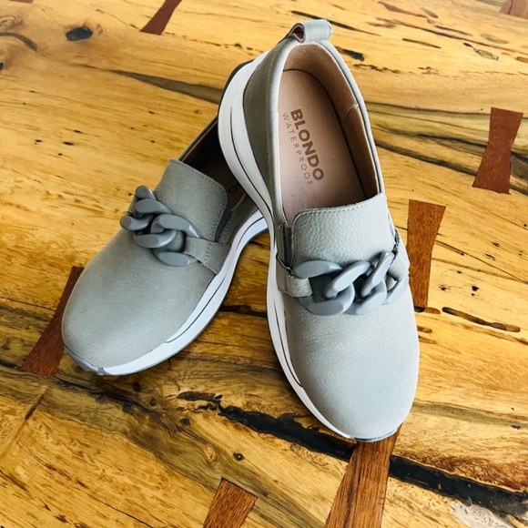 BLONDO Women's Leather WATERPROOF slip ons US 7.5 grey w/Chain detail - Picture 8 of 8